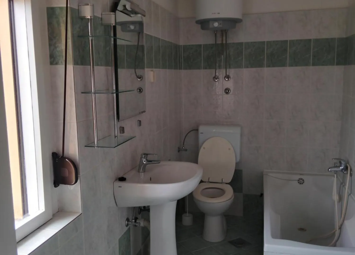 Apartment Tome - Room With Bathroom And Separate Kitchen 닌 게스트하우스