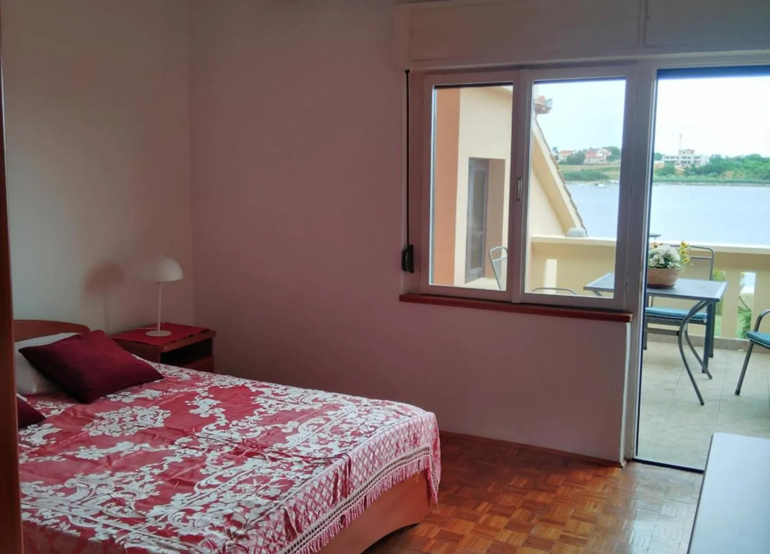 Apartment Tome - Room With Bathroom And Separate Kitchen 닌